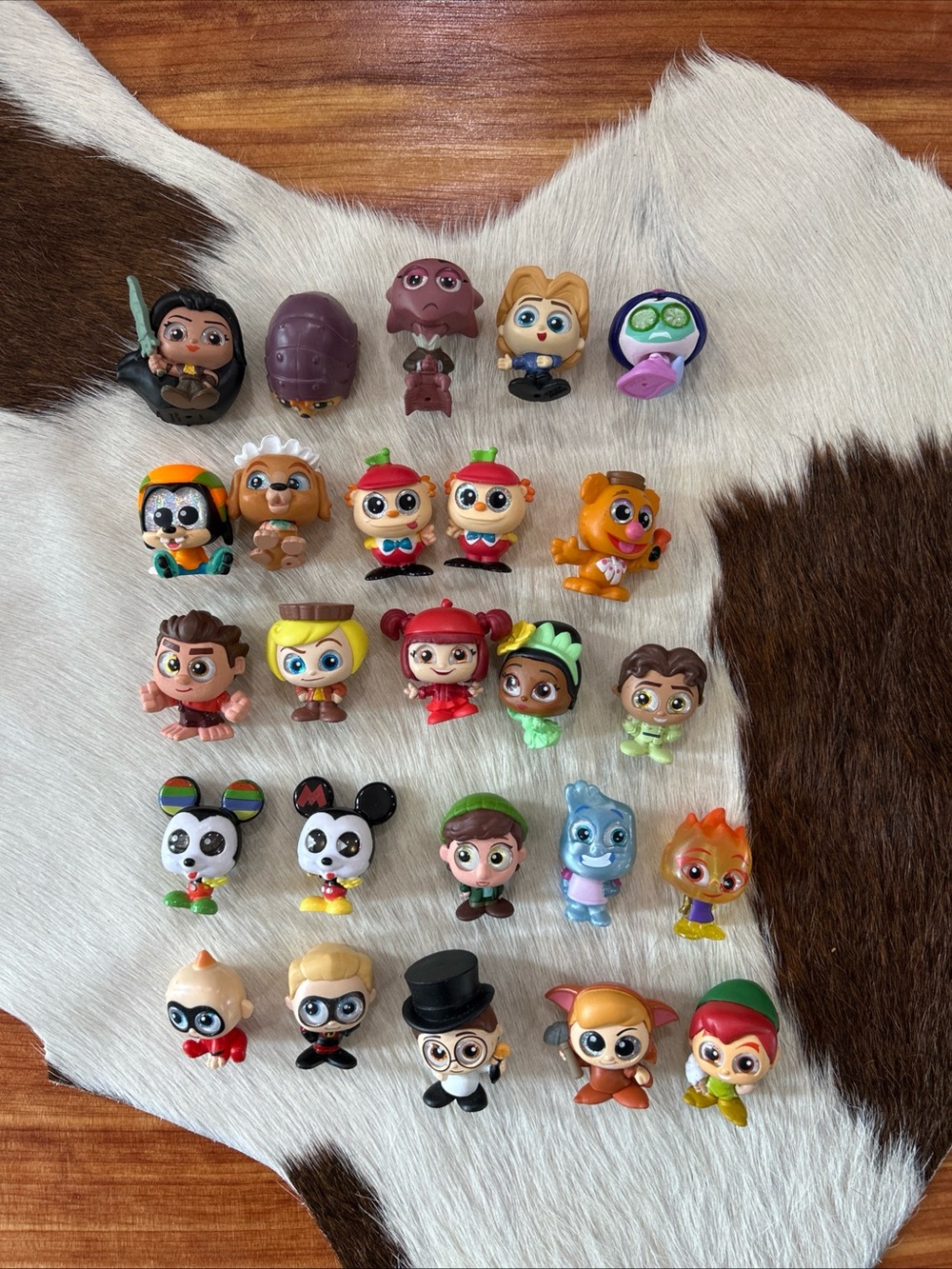 Disney Doorables Lot Of 25 Yzma Goofy Elemental Mickey Peter Pan Fozzy Tiana
